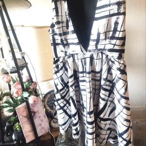 Black and white plunge neckline dress size8 brand Free